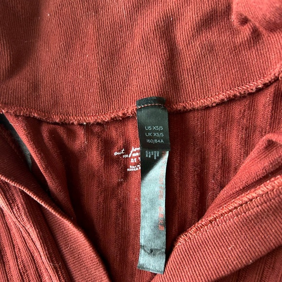 Urban Outfitters Sleeveless Collar Crop Top V Neck - Picture 2 of 4